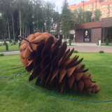 sadovaia_skulptura_pinecone1.JPG